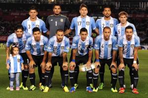 hi-res-184155850-players-of-argentina-pose-for-photo-before-a-match_crop_north